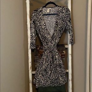 Black/white wrap dress Sz M